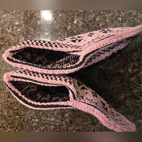 Nordic Slipper Socks Pink And Black Knit NEW - Picture 3 of 5